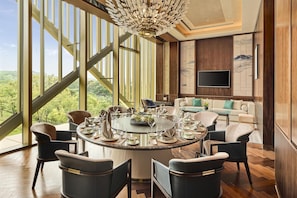 Restaurant - Chongqing Lijia Baiyun Lake Hotel, Curio Collection Hilton (Chongqing)