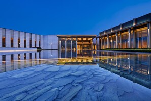 Exterior - Chongqing Lijia Weilai Hotel, Curio Collection By Hilton (Chongqing)