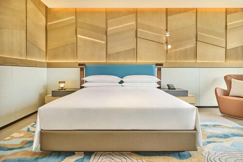 Chongqing Lijia Baiyun Lake Hotel, Curio Collection Hilton