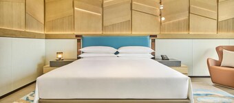 Chongqing Lijia Baiyun Lake Hotel, Curio Collection Hilton
