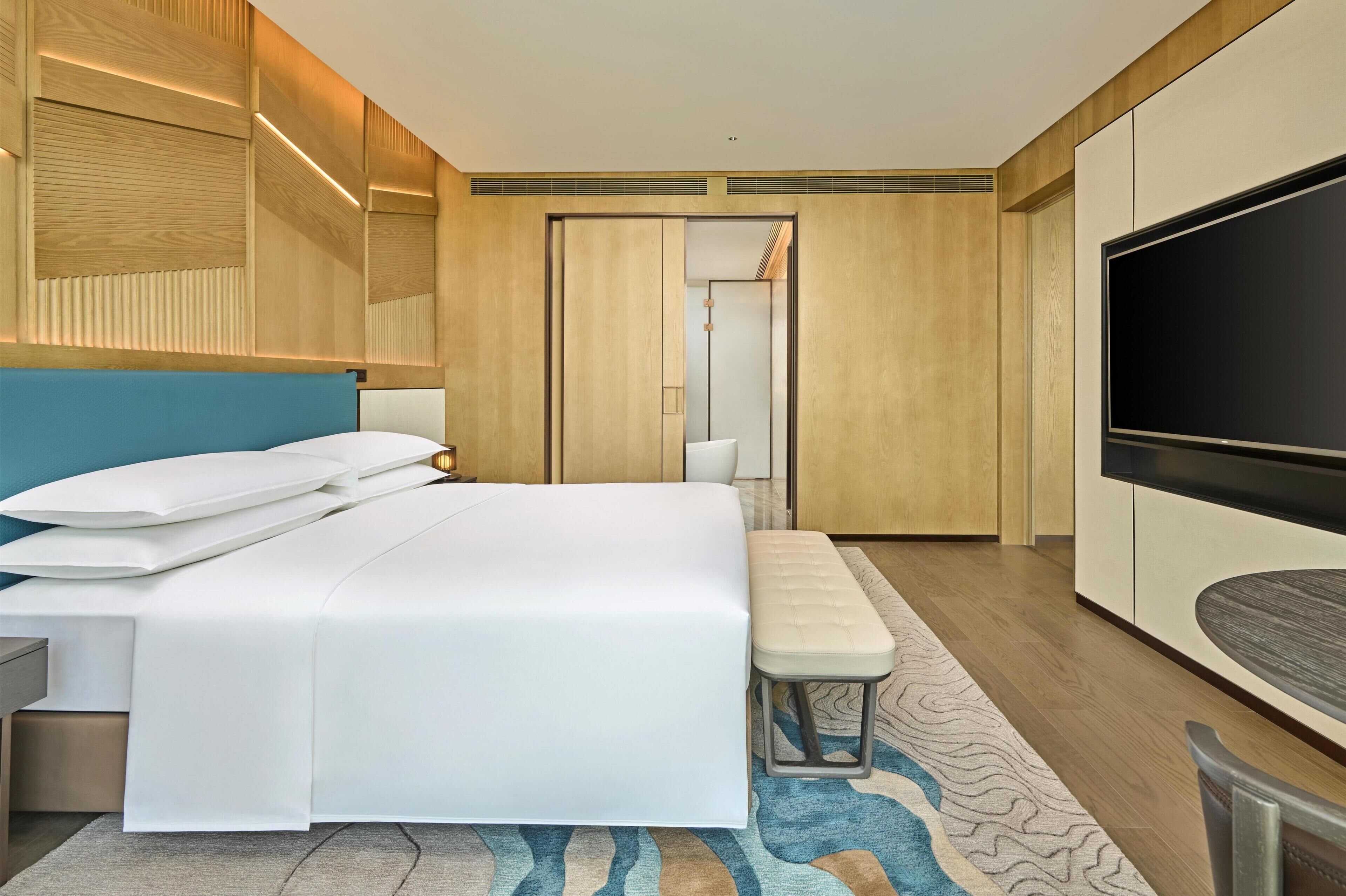 Deluxe Suite, 1 King Bed