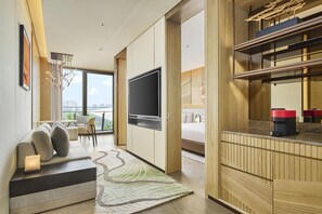 Living area - Chongqing Lijia Baiyun Lake Hotel, Curio Collection Hilton (Chongqing)