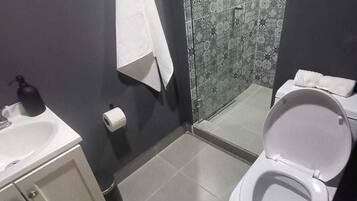 Towels, soap, shampoo, toilet paper