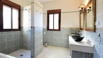 Villa | Bathroom | Shower