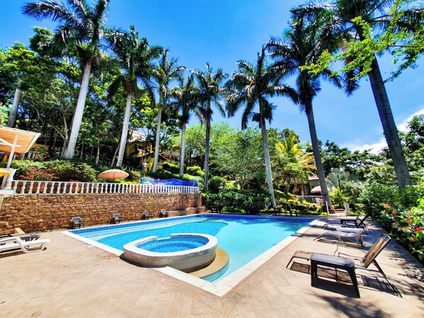 حمّام سباحة خارجي