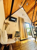 32-inch flat-screen TV with cable channels, TV