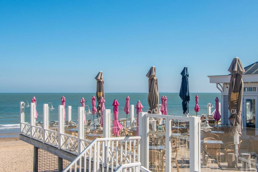 Dune Lodge on a Holiday Park, Beach at 1.3 km