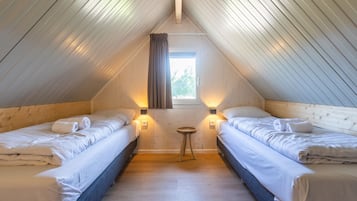 House | 3 bedrooms, individually furnished, bed sheets