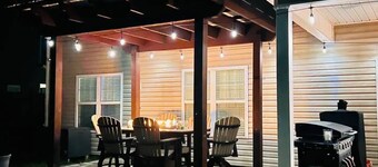 Spacious Retreat Near Beaches & Camp Lejeune – Fire Pit & Pool Table!