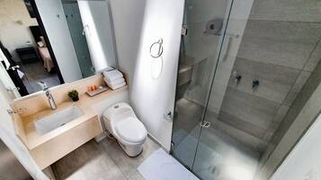 Suihku, pyyhkeet, saippua, sampoo