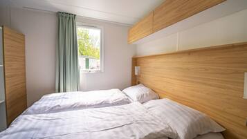 3 bedrooms, individually furnished, bed sheets