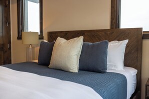 3 bedrooms, iron/ironing board, free WiFi, bed sheets - LUXURY 3-bedroom Blackstone Condo- WiFi, AC, fitness room (Park City)