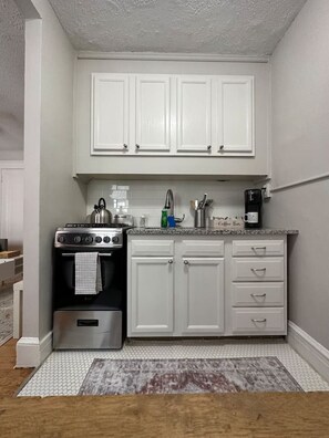 Geladeira, micro-ondas, fogão, cooktop
