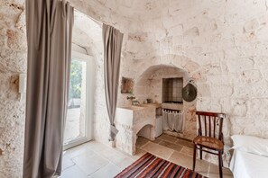 3 bedrooms, desk, travel cot, WiFi