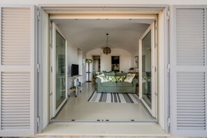 Interior - White Conus by Rentbeat (Ostuni)