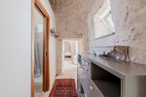 Interior - White Conus by Rentbeat (Ostuni)