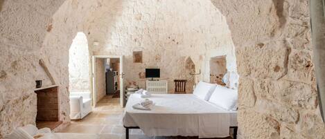 3 bedrooms, travel cot, WiFi, bed sheets