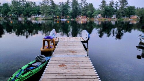 Classic Maine Cabin, Private Waterfront Easy Access to Nearby Amenities