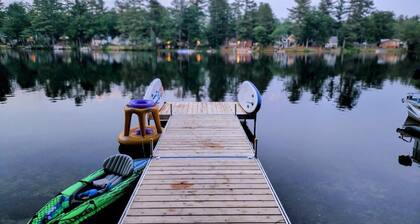 Classic Maine Cabin, Private Waterfront Easy Access to Nearby Amenities