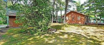 Classic Maine Cabin, Private Waterfront Easy Access to Nearby Amenities