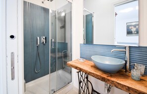 Douche, séchoir à cheveux