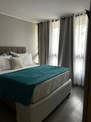 1 habitación, tabla de planchar con plancha, wifi y ropa de cama