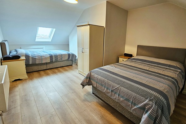 Bedroom 6, en-suite, quad room