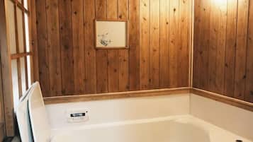 Produtos de toalete grátis, chinelos