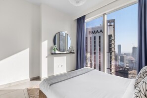 4 bedrooms, desk, iron/ironing board, free WiFi - Luxury 4 Bedroom Apt In The Heart Of Downtown Dubai (Dubai)