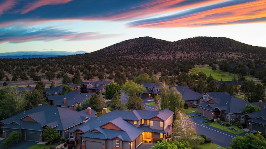 Deck + Hot Tub Community Golf Course Forest Ridge Loop
