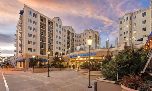 Beachfront Oceanview 2 bedroom Deluxe. Everything you need is walking distance.