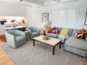 Smart TV, fireplace, books, stereo