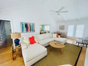 Smart TV, fireplace, books, stereo