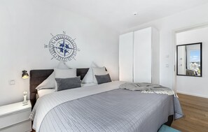 2 bedrooms, iron/ironing board, travel cot, free WiFi