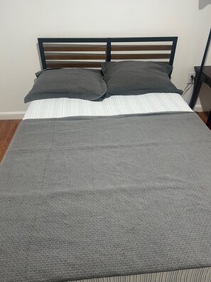 3 bedrooms, desk, iron/ironing board, WiFi