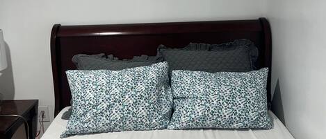 3 soveværelser, skrivebord, strygejern/strygebræt, Wi-Fi