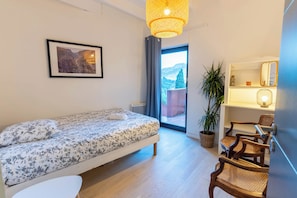 6 chambres, fer et planche à repasser, Wi-Fi, draps fournis