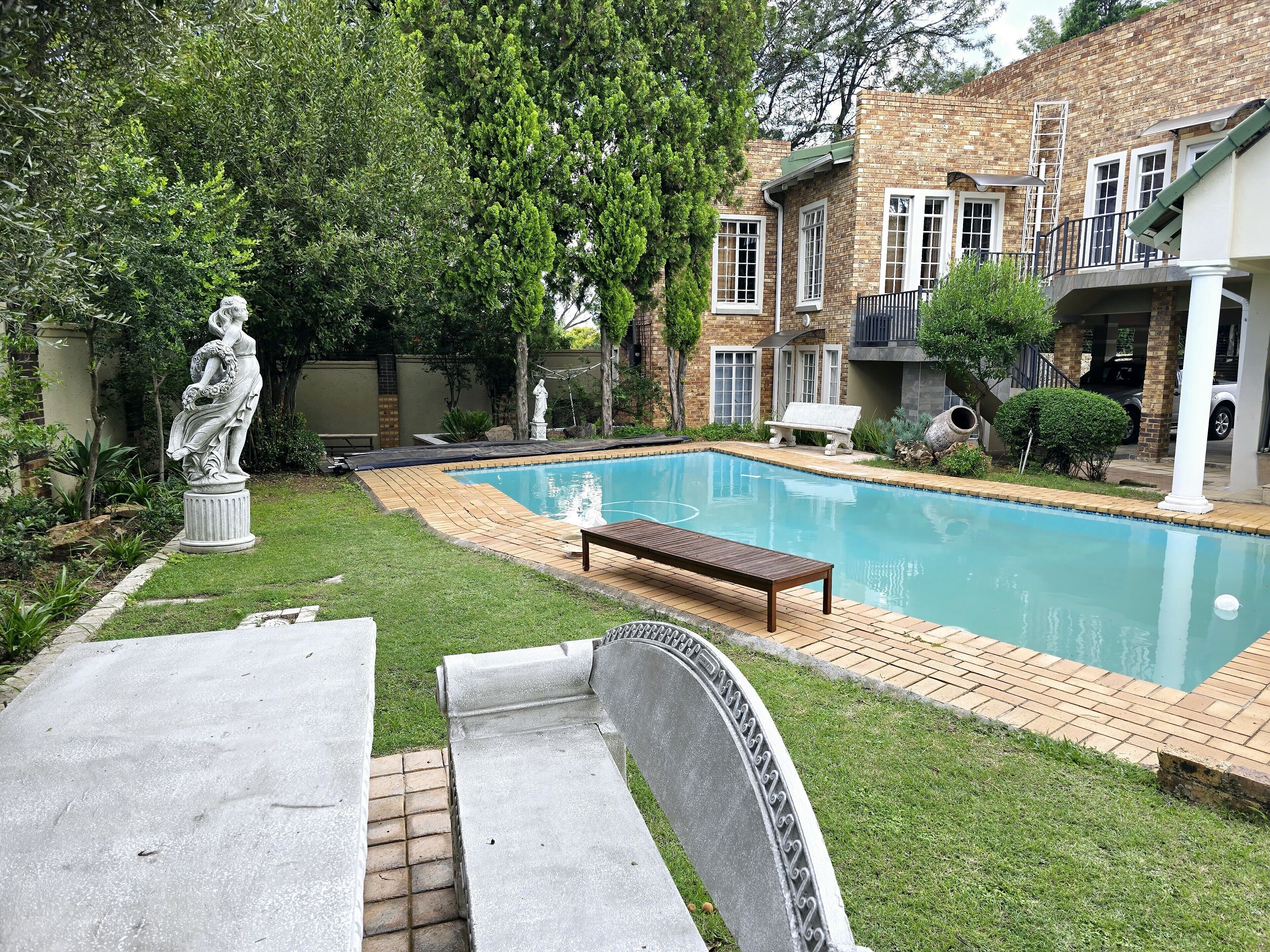 Hồ bơi ngoài trời 