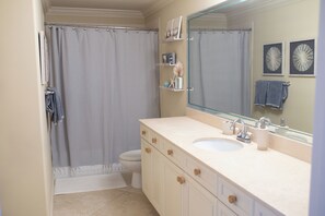 Baignoire à jets, serviettes fournies