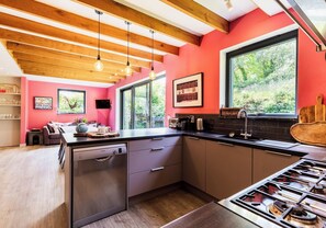 Frigorifero, microonde, forno, lavastoviglie