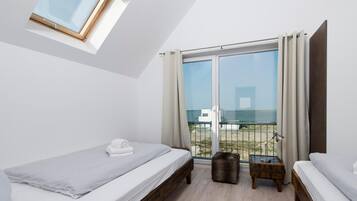 2 habitaciones, tabla de planchar con plancha y cuna de viaje