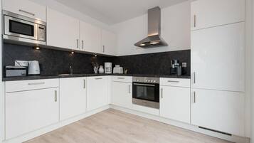 Refrigerador, horno, parrilla de estufa y lavavajillas