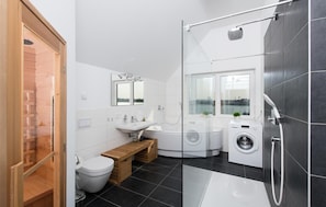 Shower, hair dryer - Pet friendly apartment in Olpenitz (Olpenitz)