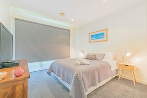 3 bedrooms, iron/ironing board, bed sheets