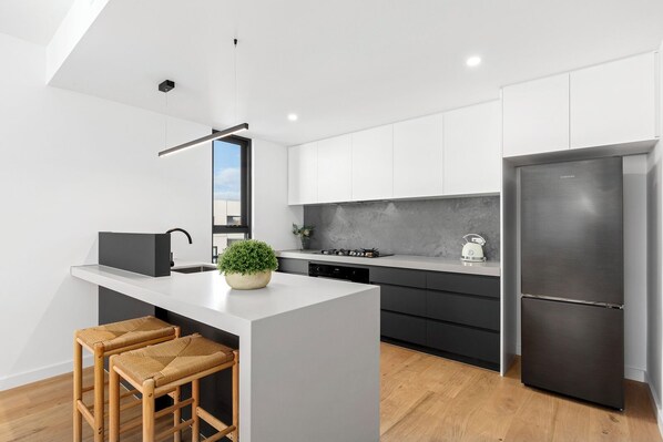 Fridge, microwave, oven, stovetop