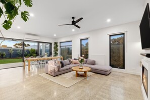 TV - Sensational 4 Bedroom House - Ocean Grove (Ocean Grove - Barwon Heads)