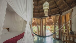 Bangalô, sacada, vista para o jardim | Vista para o jardim
