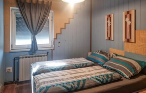 4 bedrooms, in-room safe, iron/ironing board, travel crib