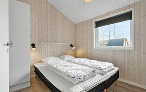 4 bedrooms, travel cot, free WiFi