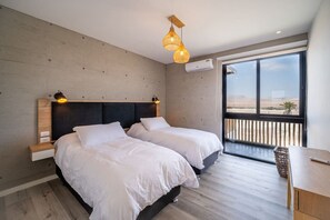 2 bedrooms, desk, WiFi, bed sheets